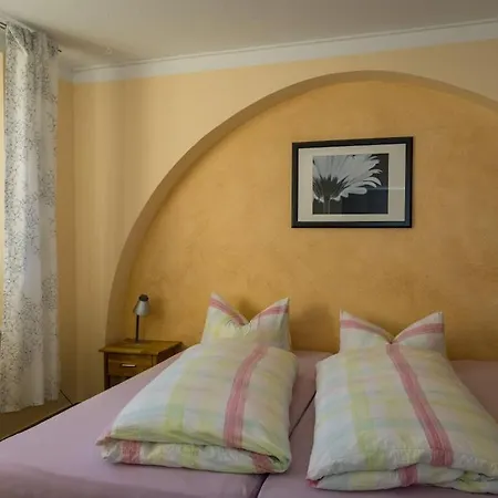 With 5 Bedrooms Nyaraló